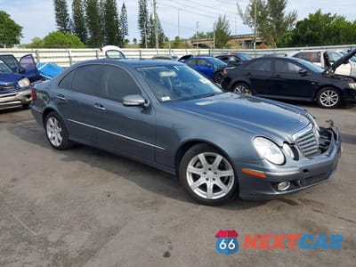 Czwarte zdjęcie samochodu z boku: 2008 MERCEDES-BENZ E 350 VIN:WDBUF56X28B358541 - miniatura