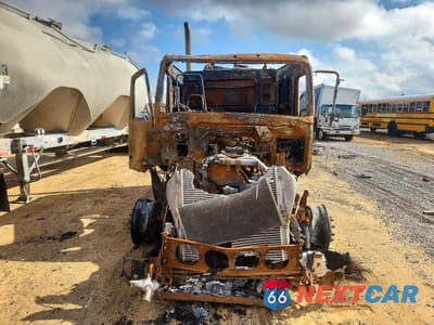 Zdjęcie 10 z 10 samochodu: 2013 VOLVO VN VNL VIN:4V4NC9TG6DN558166 - miniatura