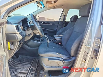 Zdjęcie 7 z 13 samochodu: 2018 KIA SORENTO L VIN:5XYPG4A33JG351314 - miniatura