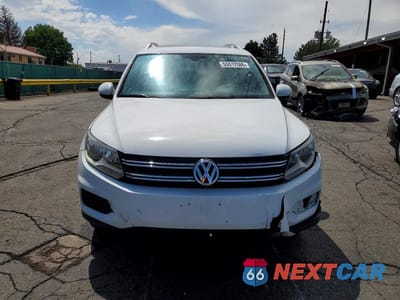 Piąte zdjęcie samochodu w środku: 2017 VOLKSWAGEN TIGUAN WOLFSBURG VIN:WVGRV7AX7HK016737 - miniatura