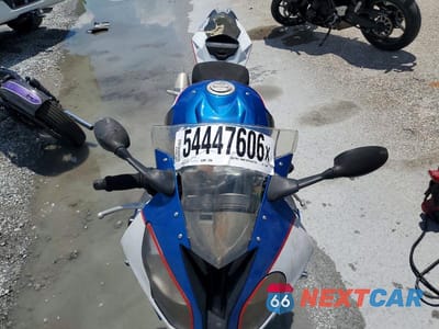 Piąte zdjęcie samochodu w środku: 2018 BMW S 1000 RR VIN:WB10D6000JZ711490 - miniatura