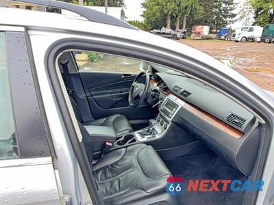 Piąte zdjęcie samochodu w środku: 2008 VOLKSWAGEN PASSAT WAGON LUX VIN:WVWTK73C78E163099 - miniatura
