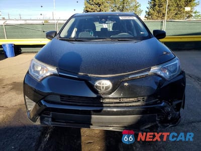 Piąte zdjęcie samochodu w środku: 2018 TOYOTA RAV4 LE VIN:2T3BFREV8JW741347 - miniatura