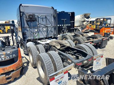 Trzecie zdjęcie samochodu z tyłu: 2020 FREIGHTLINER CASCADIA 126