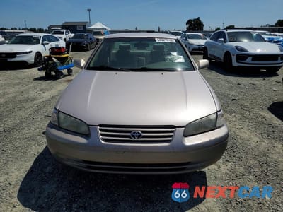 Piąte zdjęcie samochodu w środku: 1997 TOYOTA CAMRY LE VIN:4T1BG22K3VU792672 - miniatura