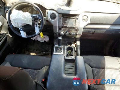 Zdjęcie 8 z 12 samochodu: 2018 TOYOTA TUNDRA CREWMAX SR5 VIN:5TFDW5F14JX735151 - miniatura