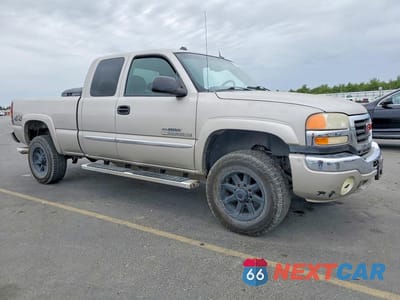 Czwarte zdjęcie samochodu z boku: 2005 GMC SIERRA K2500 HEAVY DUTY VIN:1GTHK29U75E197368 - miniatura
