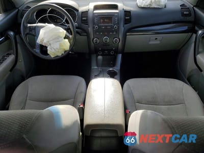 Zdjęcie 8 z 12 samochodu: 2013 KIA SORENTO LX VIN:5XYKT3A68DG346740 - miniatura