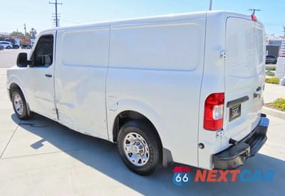 Czwarte zdjęcie samochodu z boku: 2020 NISSAN NV 1500 SV VIN:1N6BF0KM3LN806880 - miniatura