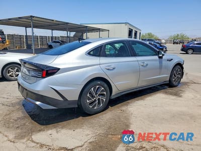 Trzecie zdjęcie samochodu z tyłu: 2026 HYUNDAI SONATA HYBRID BLUE VIN:KMHL24JJ0TA148407 - miniatura