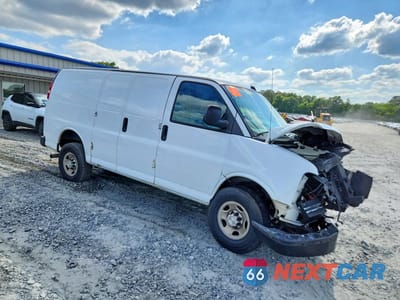 Czwarte zdjęcie samochodu z boku: 2020 CHEVROLET EXPRESS G2500 VIN:1GCWGAFG4L1243082 - miniatura
