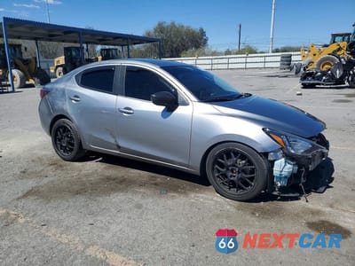 Czwarte zdjęcie samochodu z boku: 2016 SCION IA BASE VIN:3MYDLBZV9GY101252 - miniatura