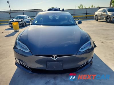 Piąte zdjęcie samochodu w środku: 2017 TESLA MODEL S VIN:5YJSA1E2XHF183779 - miniatura