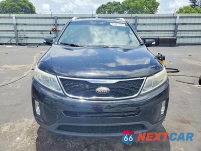 Piąte zdjęcie samochodu w środku: 2014 KIA SORENTO LX VIN:5XYKT4A63EG477436 - miniatura