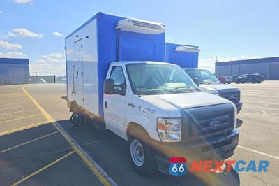 Drugie zdjęcie samochodu z przodu: 2023 FORD ECONOLINE E350 SUPER DUTY CUTAWAY VAN VIN:1FDWE3FK9PDD31812 - miniatura