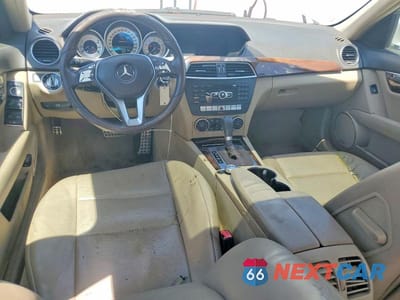Zdjęcie 8 z 12 samochodu: 2014 MERCEDES-BENZ C 300 4MATIC VIN:WDDGF8AB1EA954887 - miniatura