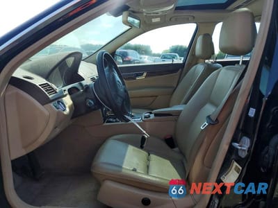 Zdjęcie 7 z 12 samochodu: 2011 MERCEDES-BENZ C 300 4MATIC VIN:WDDGF8BB5BR139653 - miniatura