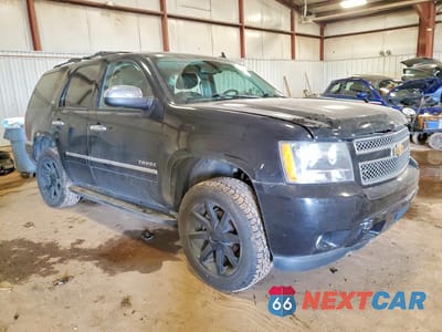 Czwarte zdjęcie samochodu z boku: 2011 CHEVROLET TAHOE K1500 LTZ VIN:1GNSKCE0XBR275524 - miniatura