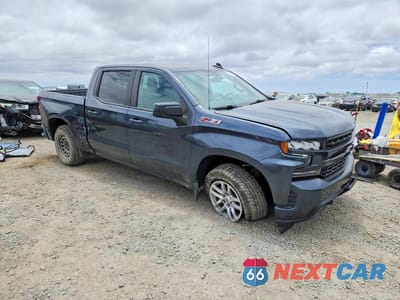 Czwarte zdjęcie samochodu z boku: 2021 CHEVROLET SILVERADO K1500 RST VIN:1GCUYEED1MZ310436 - miniatura