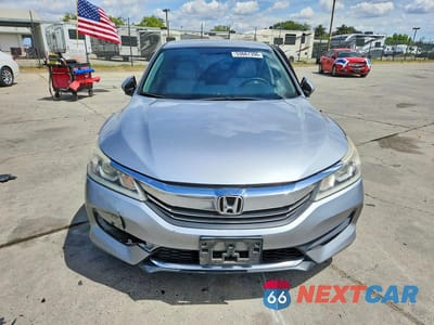 Piąte zdjęcie samochodu w środku: 2017 HONDA ACCORD LX VIN:1HGCR2F3XHA204134 - miniatura