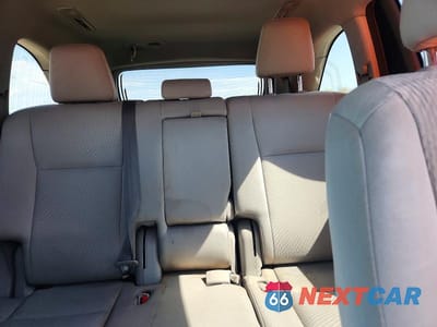 Zdjęcie 10 z 13 samochodu: 2017 TOYOTA HIGHLANDER LE VIN:5TDBZRFH3HS406511 - miniatura