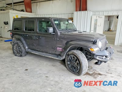 Czwarte zdjęcie samochodu z boku: 2022 JEEP WRANGLER UNLIMITED SAHARA 4XE VIN:1C4JJXP64NW154123 - miniatura