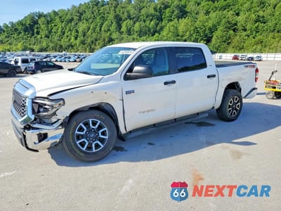 2018 TOYOTA TUNDRA CREWMAX SR5 5TFDW5F13JX693359 - główne zdjęcie licytacji z USA - miniatura