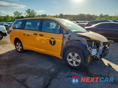 Czwarte zdjęcie samochodu z boku: 2016 TOYOTA SIENNA L 7-PASSENGER VIN:5TDZK3DC9GS756019 - miniatura