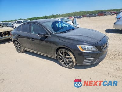 Czwarte zdjęcie samochodu z boku: 2017 VOLVO S60 DYNAMIC VIN:YV140MTLXH2428215 - miniatura