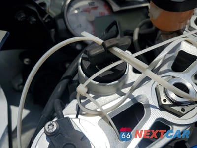 Zdjęcie 8 z 9 samochodu: 2018 BMW S 1000 RR VIN:WB10D6000JZ711490 - miniatura