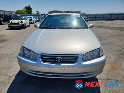 Piąte zdjęcie samochodu w środku: 2001 TOYOTA CAMRY LE V6 VIN:4T1BF22K61U968238 - miniatura