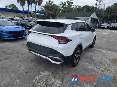 Czwarte zdjęcie samochodu z boku: 2023 KIA SPORTAGE EX VIN:5XYK33AF8PG101666 - miniatura