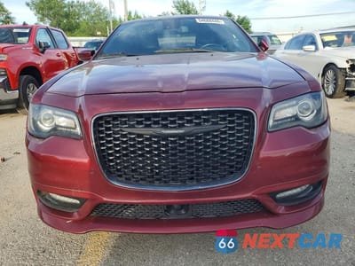 Piąte zdjęcie samochodu w środku: 2018 CHRYSLER 300 S VIN:2C3CCAGG8JH302358 - miniatura
