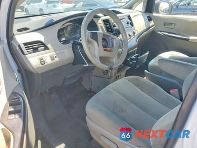 Zdjęcie 8 z 13 samochodu: 2013 TOYOTA SIENNA L 7-PASSENGER VIN:5TDZK3DC9DS323411 - miniatura