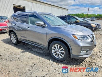 Czwarte zdjęcie samochodu z boku: 2018 NISSAN ROGUE SV VIN:KNMAT2MV8JP563612 - miniatura