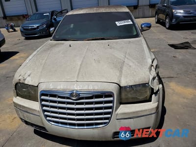 Piąte zdjęcie samochodu w środku: 2010 CHRYSLER 300 VIN:2C3CA5CV0AH309063 - miniatura