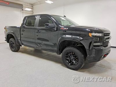 Czwarte zdjęcie samochodu z boku: 2021 CHEVROLET SILVERADO K1500 LT TRAIL BOSS VIN:1GCPYFED0MZ394378 - miniatura