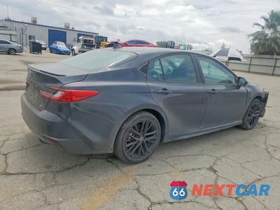 Trzecie zdjęcie samochodu z tyłu: 2025 TOYOTA CAMRY SE VIN:4T1DAACK2SU146232 - miniatura