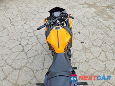 Zdjęcie 6 z 9 samochodu: 2025 KAWASAKI EX650 P VIN:ML5EXEP14SDAF9070 - miniatura