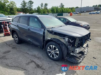 Czwarte zdjęcie samochodu z boku: 2020 TOYOTA HIGHLANDER XLE VIN:5TDHZRBH2LS508889 - miniatura