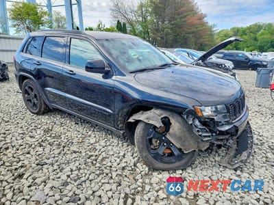 Czwarte zdjęcie samochodu z boku: 2019 JEEP GRAND CHEROKEE LAREDO VIN:1C4RJFAG4KC810784 - miniatura