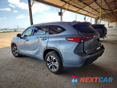 Drugie zdjęcie samochodu z przodu: 2022 TOYOTA HIGHLANDER XLE VIN:5TDHZRAHXNS121754 - miniatura