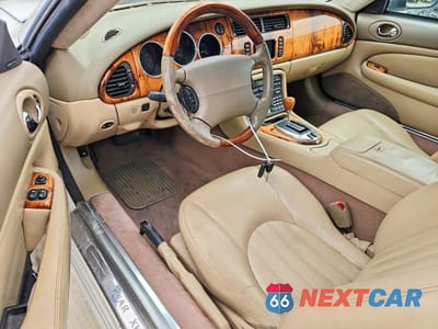 Zdjęcie 8 z 12 samochodu: 2006 JAGUAR XK8 VIN:SAJDA42CX62A45655 - miniatura