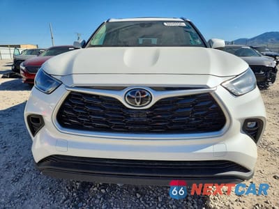 Piąte zdjęcie samochodu w środku: 2021 TOYOTA HIGHLANDER XLE VIN:5TDHZRBH5MS551589 - miniatura