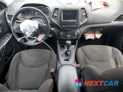 Zdjęcie 8 z 13 samochodu: 2019 JEEP CHEROKEE LATITUDE VIN:1C4PJLCB0KD215996 - miniatura