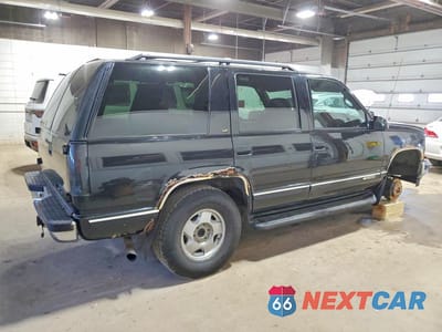 Trzecie zdjęcie samochodu z tyłu: 1997 CHEVROLET TAHOE K1500 VIN:1GNEK13R3VJ370819 - miniatura