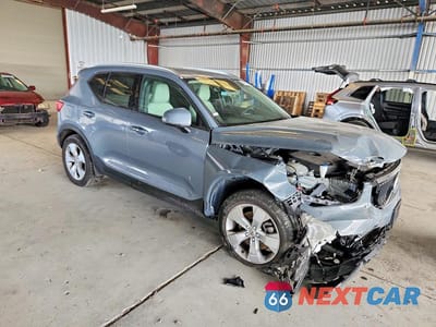 Czwarte zdjęcie samochodu z boku: 2021 VOLVO XC40 T5 MOMENTUM VIN:YV4162UK8M2409381 - miniatura