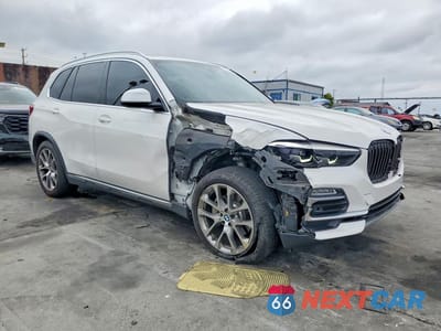 Czwarte zdjęcie samochodu z boku: 2020 BMW X5 XDRIVE40I VIN:5UXCR6C06L9C52533 - miniatura