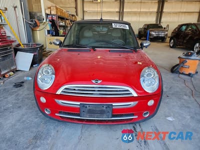Piąte zdjęcie samochodu w środku: 2005 MINI COOPER VIN:WMWRF33405TG10119 - miniatura