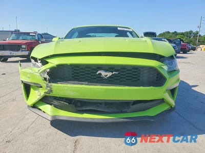 Piąte zdjęcie samochodu w środku: 2020 FORD MUSTANG VIN:1FA6P8TH6L5161813 - miniatura
